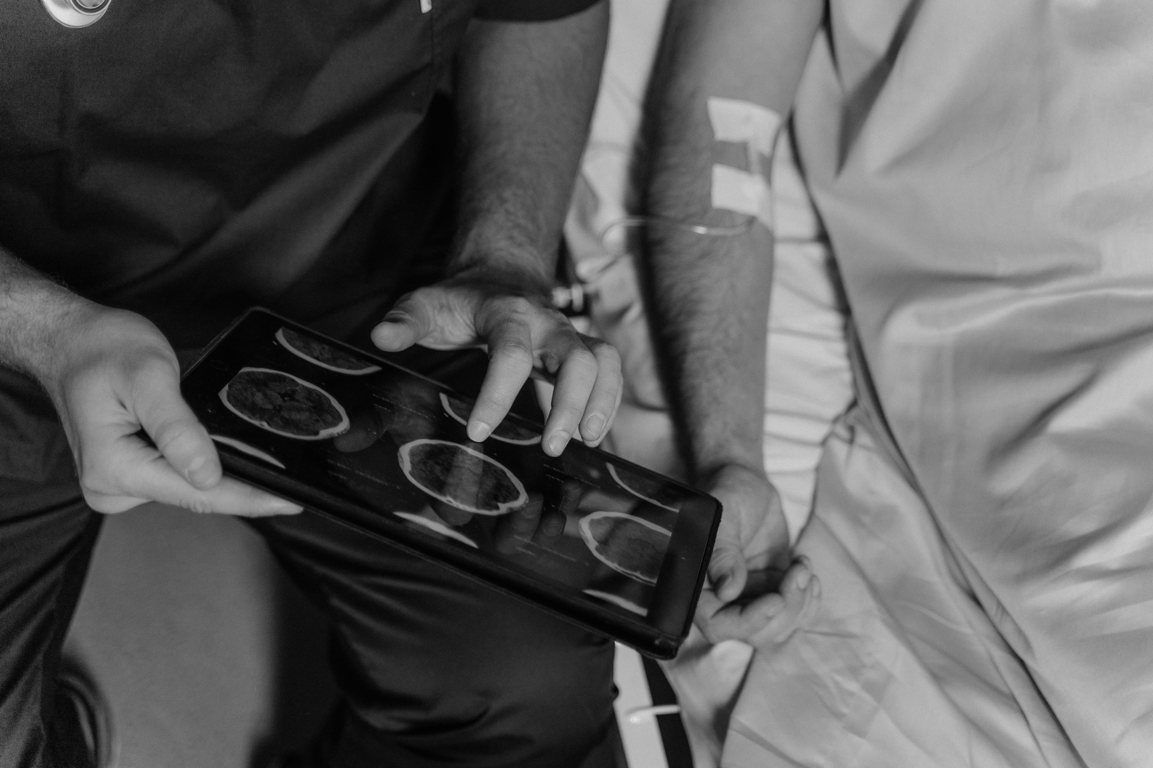 Life with Cancer - High-performance environment. Photo by Tima Miroshnichenko from Pexels: https://www.pexels.com/photo/grayscale-photo-of-a-doctor-holding-a-digital-tablet-6011667/