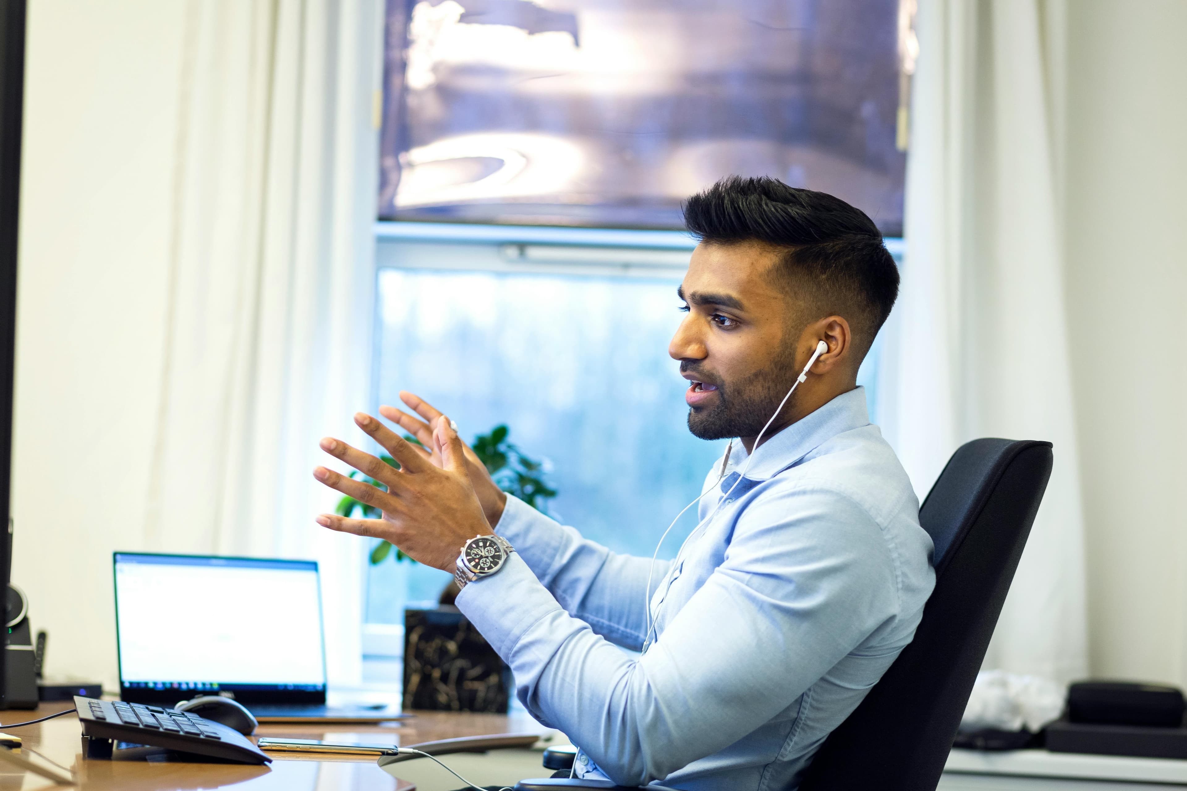 C-Suite & Executive Teams - High-performance environment. Photo by Rene Terp from Pexels: https://www.pexels.com/photo/photo-of-a-man-sitting-on-chair-near-table-2505026/